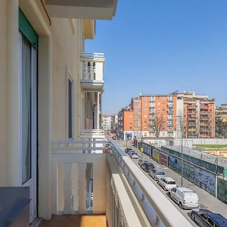 Urban Harmony - Balcony & 8 Min To Metro ميلان