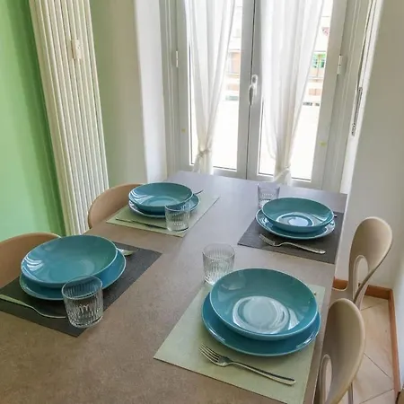 Urban Harmony - Balcony & 8 Min To Metro شقة