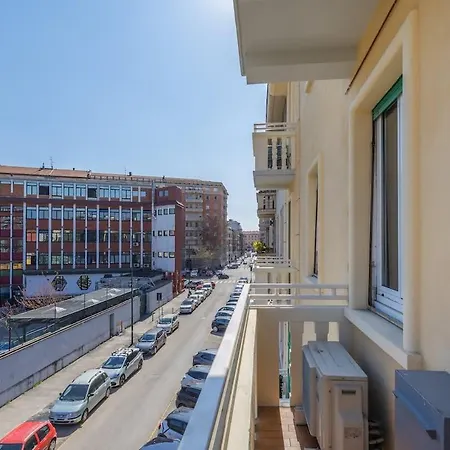 Lägenhet Urban Harmony - Balcony & 8 Min To Metro Milano