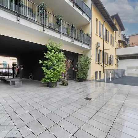 Afterglow - Urban Retreat With Balcony
