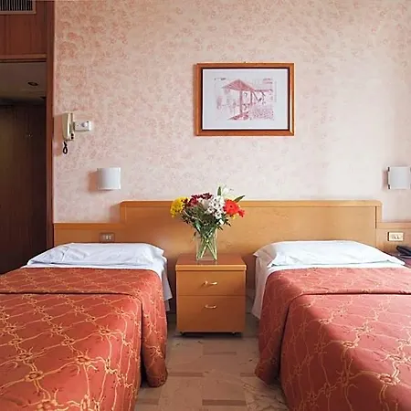 Ih Argonne Park Szálloda 3*