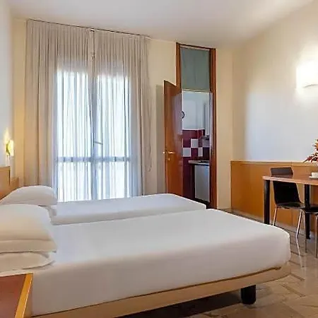 Szálloda Ih Argonne Park 3*