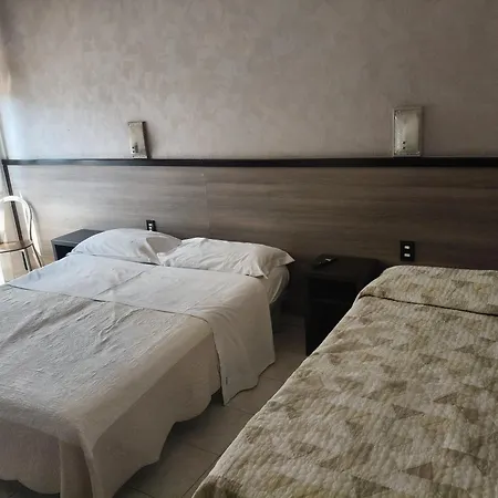 Salus Hotel *