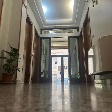 لا كارافيلا فندق 2*