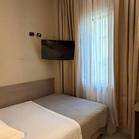 Parma 2* Milán