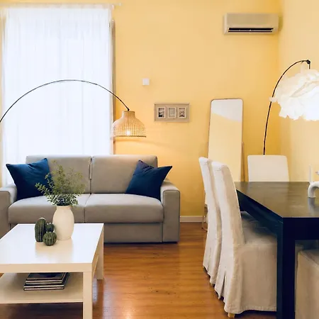 Comecasa 2 Bedrooms In Via Curtatone アパート ミラノ