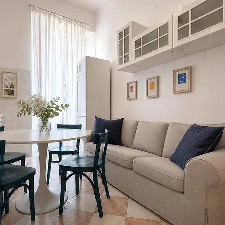 Comecasa 2 Bedrooms In Via Curtatone ミラノ