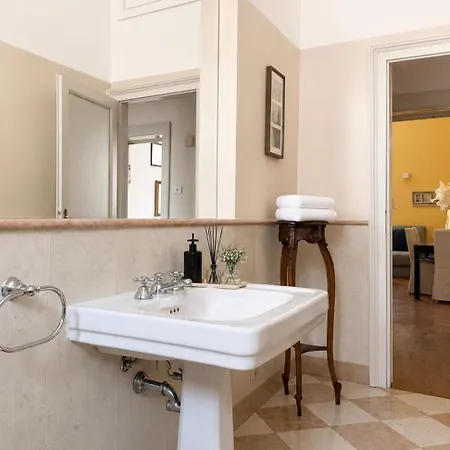 アパート Comecasa 2 Bedrooms In Via Curtatone