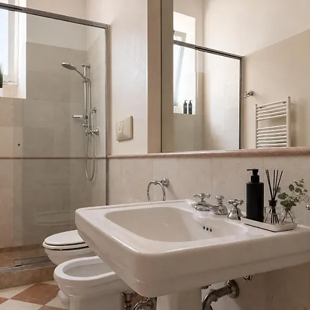 アパート Comecasa 2 Bedrooms In Via Curtatone ミラノ