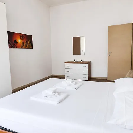 Appartement Big Deluxe Goldoni Duomo M4 Lin Aereoporto