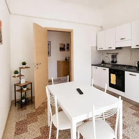 Big Living Goldoni - Duomo M4 Linate * ميلان