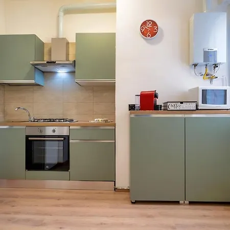アパート 2 Min Metro - Sleeps 7 - 2 Bedroom - 2 Baths ミラノ