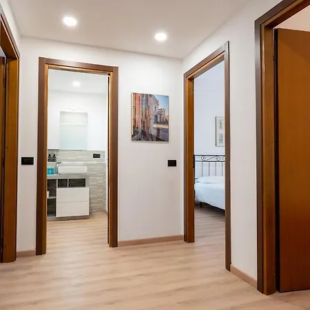 2 Min Metro - Sleeps 7 - 2 Bedroom - 2 Baths * ミラノ