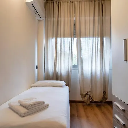 2 Min Metro - Sleeps 7 - 2 Bedroom - 2 Baths * ミラノ