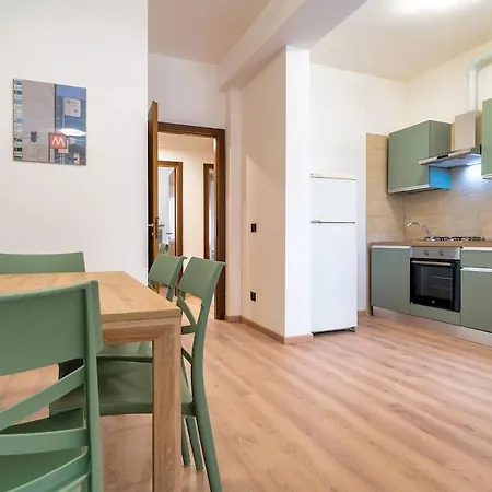 2 Min Metro - Sleeps 7 - 2 Bedroom - 2 Baths アパート
