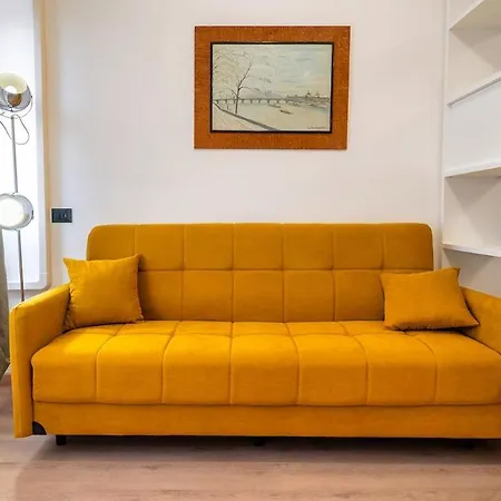 2 Min Metro - Sleeps 7 - 2 Bedroom - 2 Baths *
