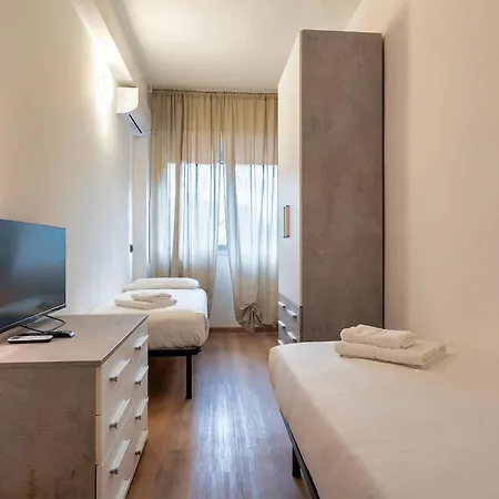 2 Min Metro - Sleeps 7 - 2 Bedroom - 2 Baths
