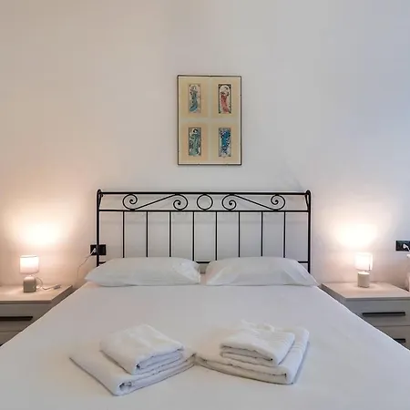2 Min Metro - Sleeps 7 - 2 Bedroom - 2 Baths