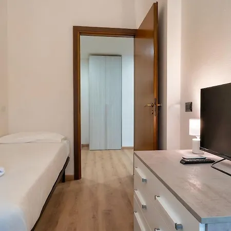 2 Min Metro - Sleeps 7 - 2 Bedroom - 2 Baths アパート