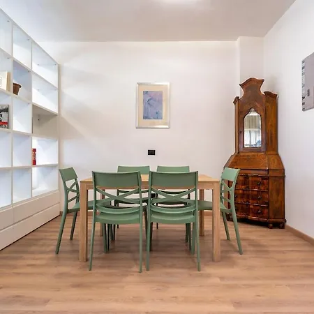 2 Min Metro - Sleeps 7 - 2 Bedroom - 2 Baths דירה *