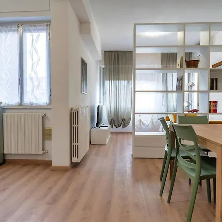 2 Min Metro - Sleeps 7 - 2 Bedroom - 2 Baths * ミラノ
