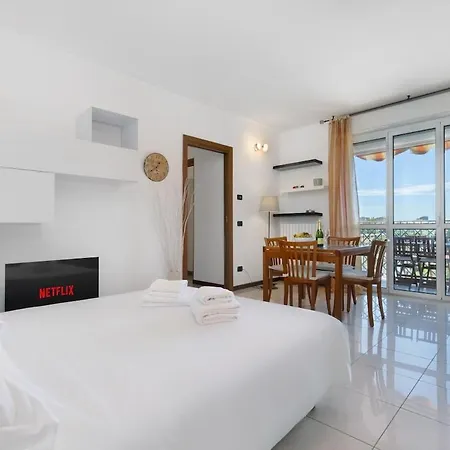 アパート Elegant Terrace Flat Parking Near Rho Fiera Mi *