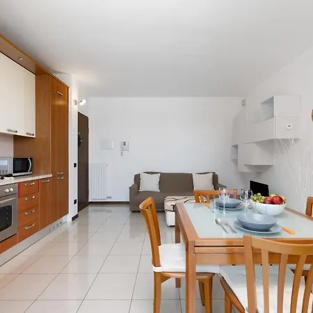 アパート Elegant Terrace Flat Parking Near Rho Fiera Mi *