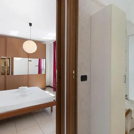 Elegant Terrace Flat Parking Near Rho Fiera Mi アパート *