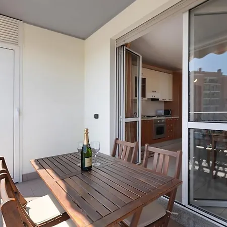 Elegant Terrace Flat Parking Near Rho Fiera Mi アパート