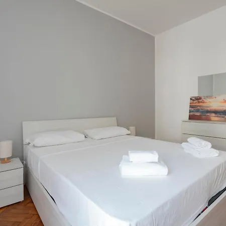 Xenia - 2 In Via Privata Sacconi 5 A * ミラノ
