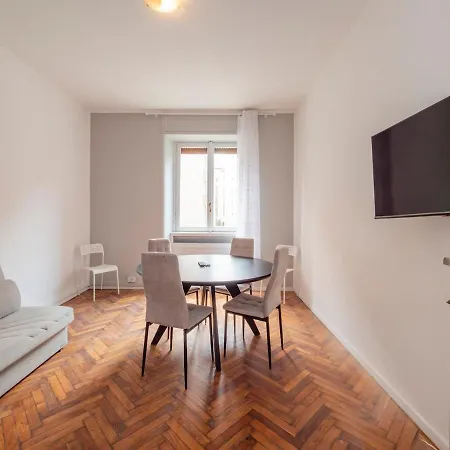 Xenia - 2 In Via Privata Sacconi 5 A ミラノ