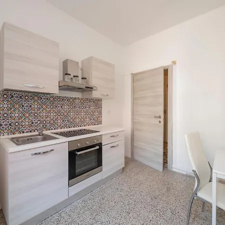 Xenia - 2 In Via Privata Sacconi 5 A ミラノ
