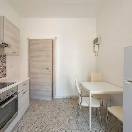 Xenia - 2 In Via Privata Sacconi 5 A ミラノ