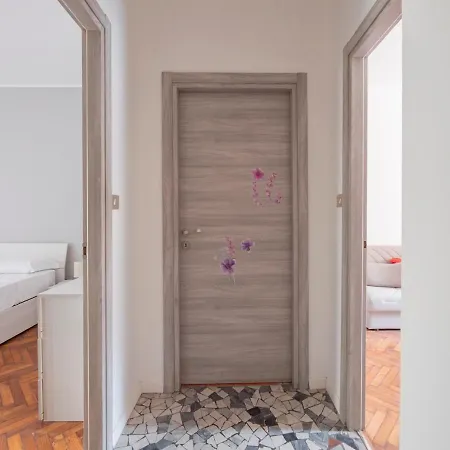 Xenia - 2 In Via Privata Sacconi 5 B ミラノ