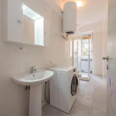 Xenia - 2 In Via Privata Sacconi 5 A *