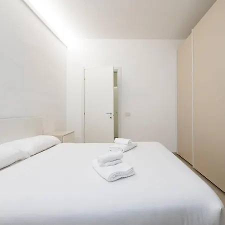 Xenia - 3 In Via Deruta 18 * ミラノ