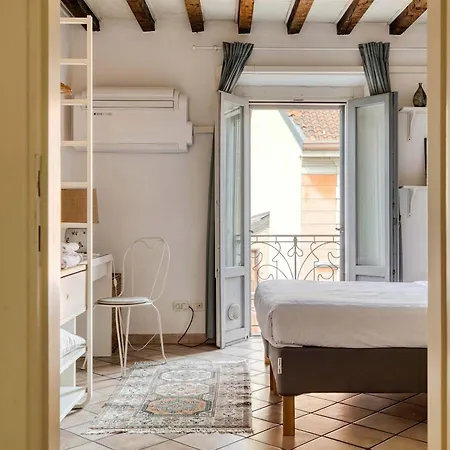 Bright 1br With Balcony In Navigli 아파트 *