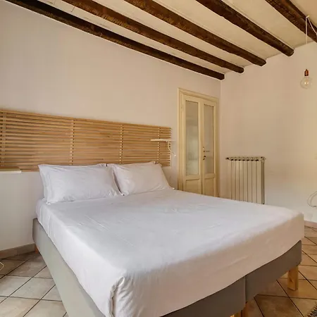 아파트 Bright 1br With Balcony In Navigli 밀라노
