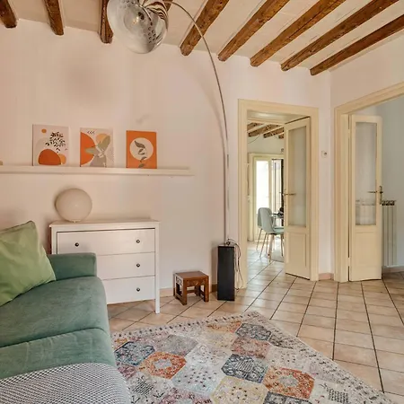아파트 Bright 1br With Balcony In Navigli *