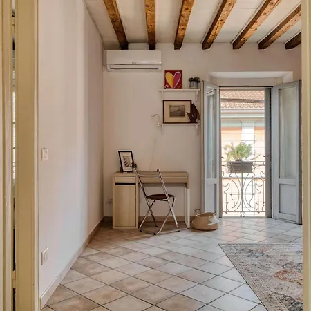 아파트 Bright 1br With Balcony In Navigli 밀라노