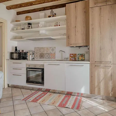 Bright 1br With Balcony In Navigli * 밀라노