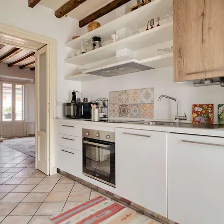 아파트 Bright 1br With Balcony In Navigli