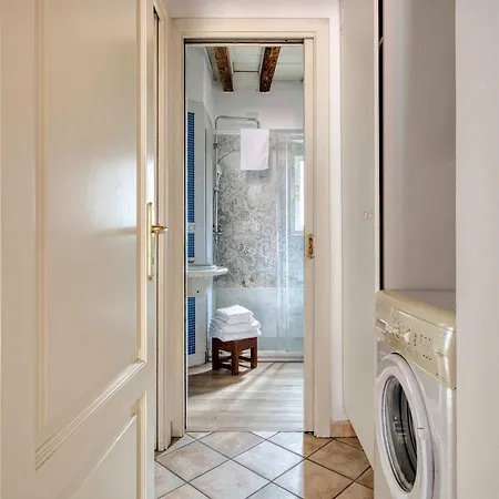Bright 1br With Balcony In Navigli 아파트 *