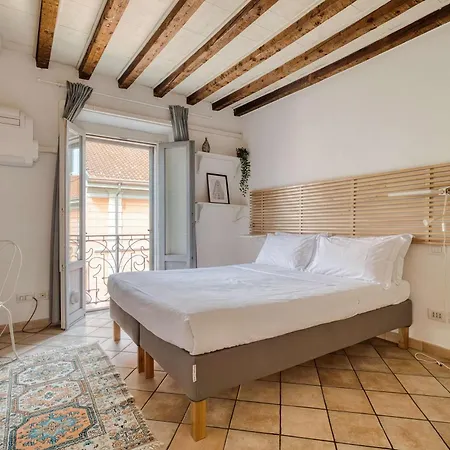 Bright 1br With Balcony In Navigli * 밀라노