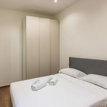 Porta Venezia Apartment *
