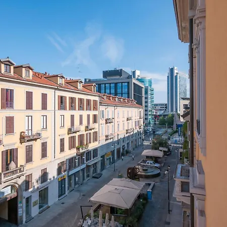 Corso Chic Street, Porta Garibaldi, Stazione Centrale, Nel Cuore Della Di