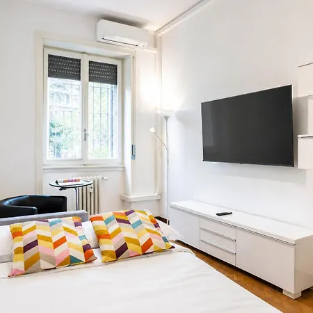 Navigli-metro-moda&design District Ac&self Check-in * Milano