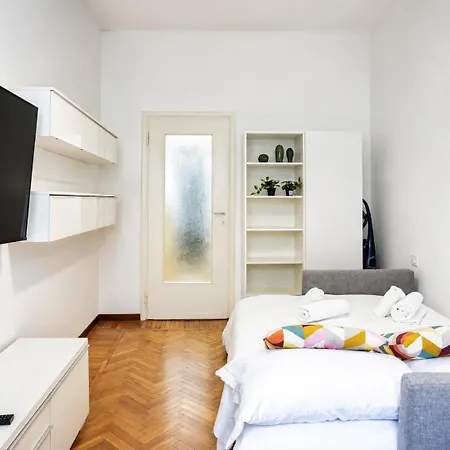Navigli-metro-moda&design District Ac&self Check-in * Milano