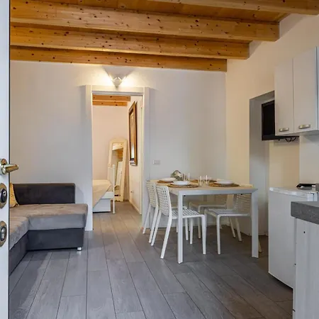 Aura Milanese * Milano