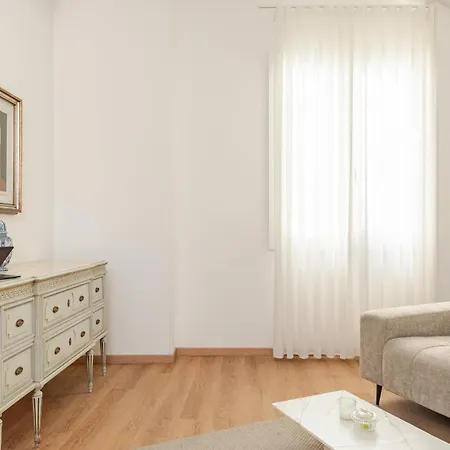 Santa Sofia Penthouses شقة